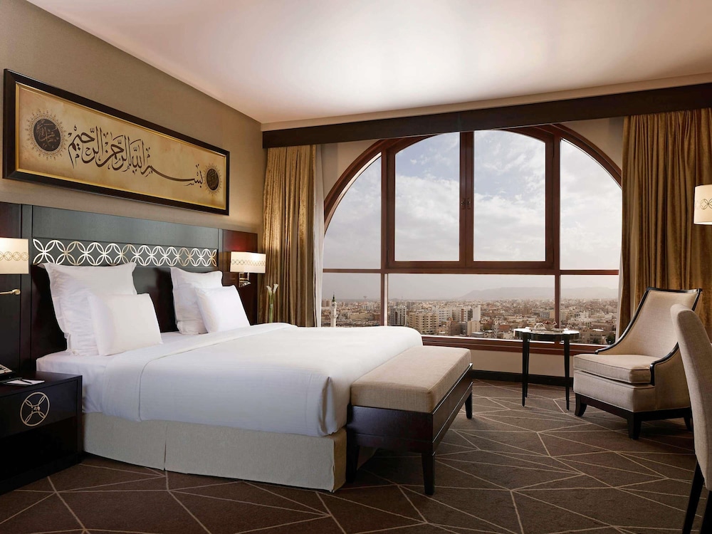 Deluxe Suite, 1 King Bed, City View