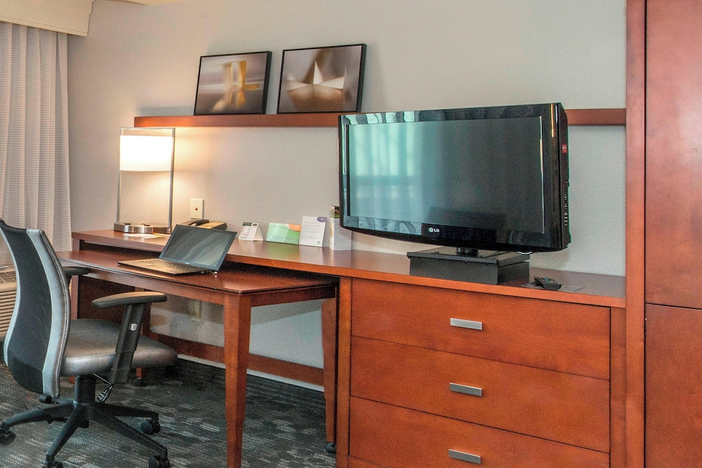 Room, 2 Queen Beds (Hearing Accessible) photo 2