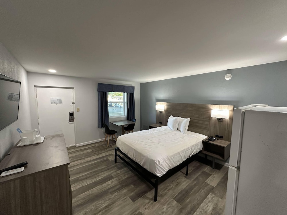 Room, 1 Queen Bed, Non Smoking - Photo 5