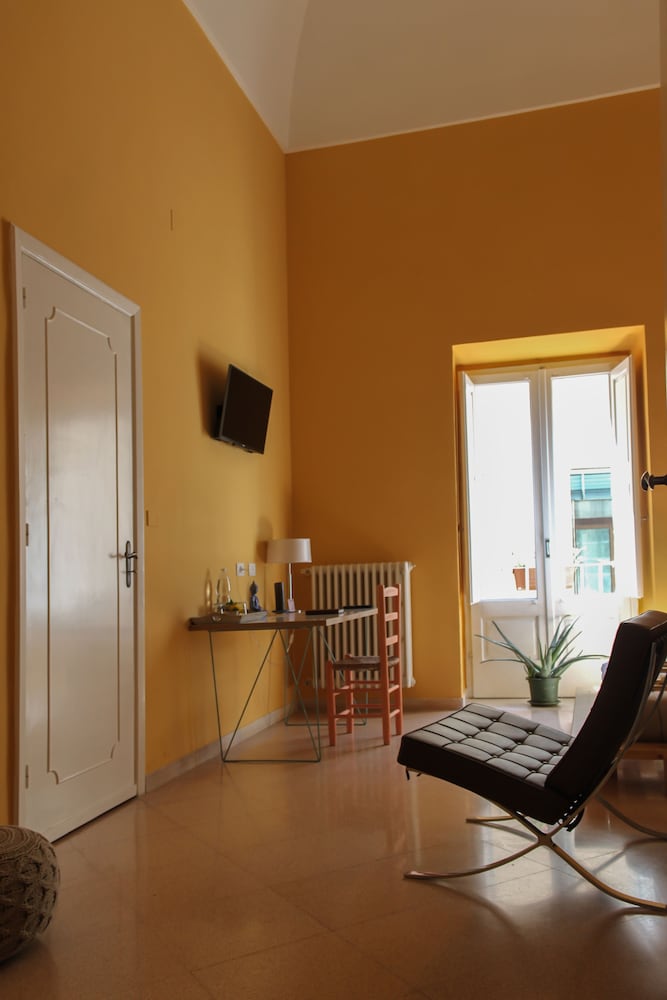 Classic Double Room, Ensuite, City View photo 3