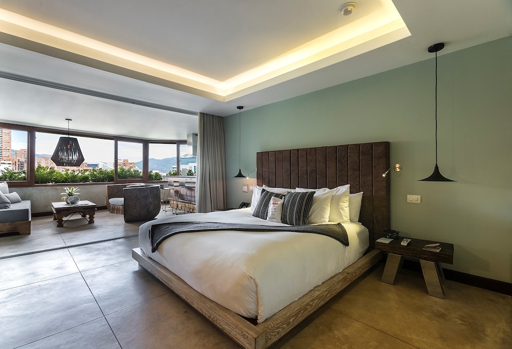 Suite, 1 King Bed, Park View - Photo 3