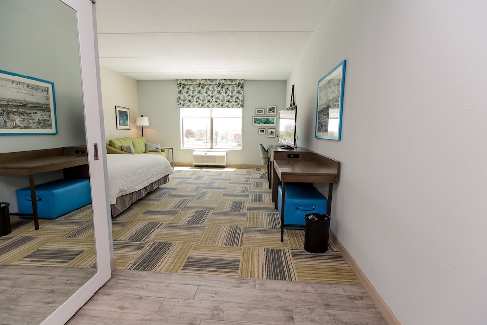 Room, 1 King Bed with Sofa bed, Accessible, Bathtub - Photo 2