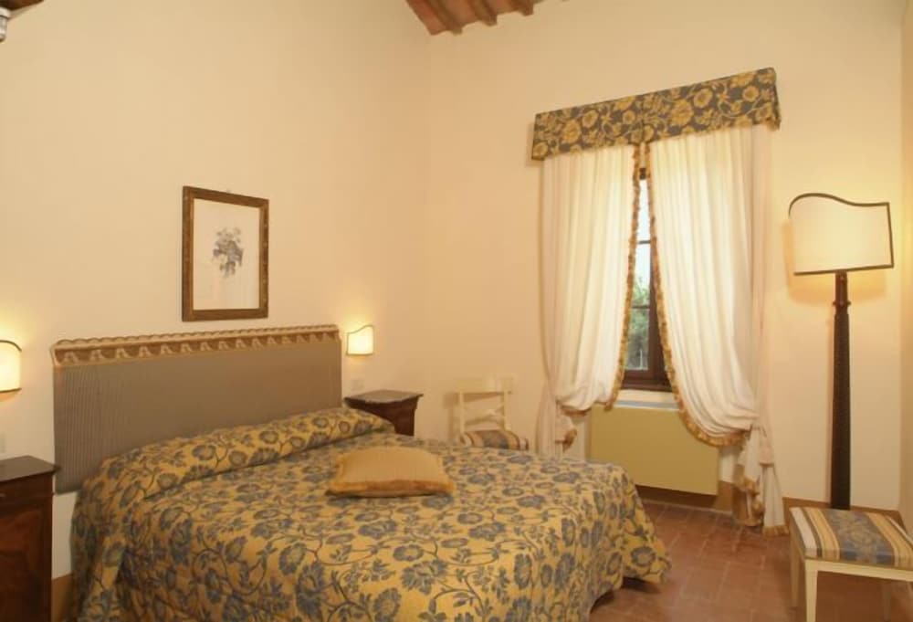 Basic Triple Room photo 3