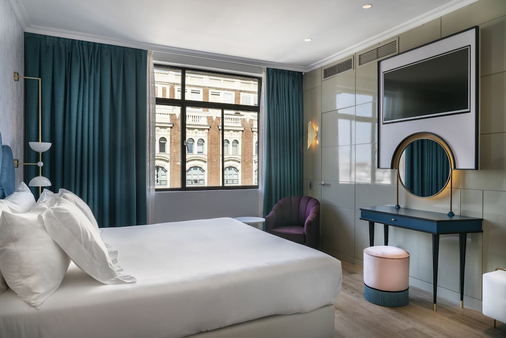 Standard Double Room (Gran Via View)