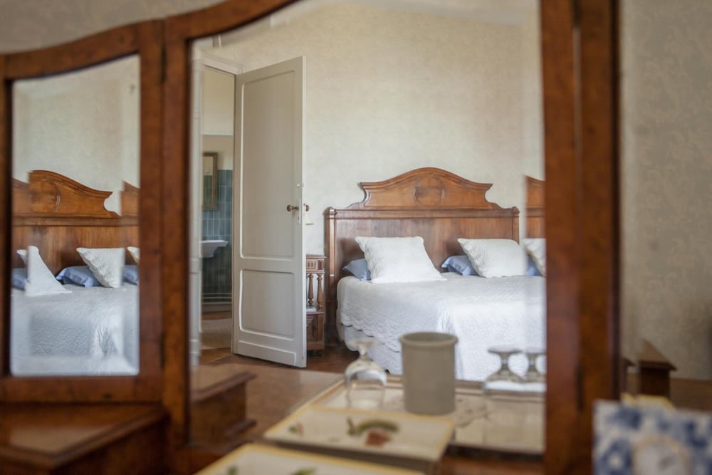 Standard Double Room - Photo 18