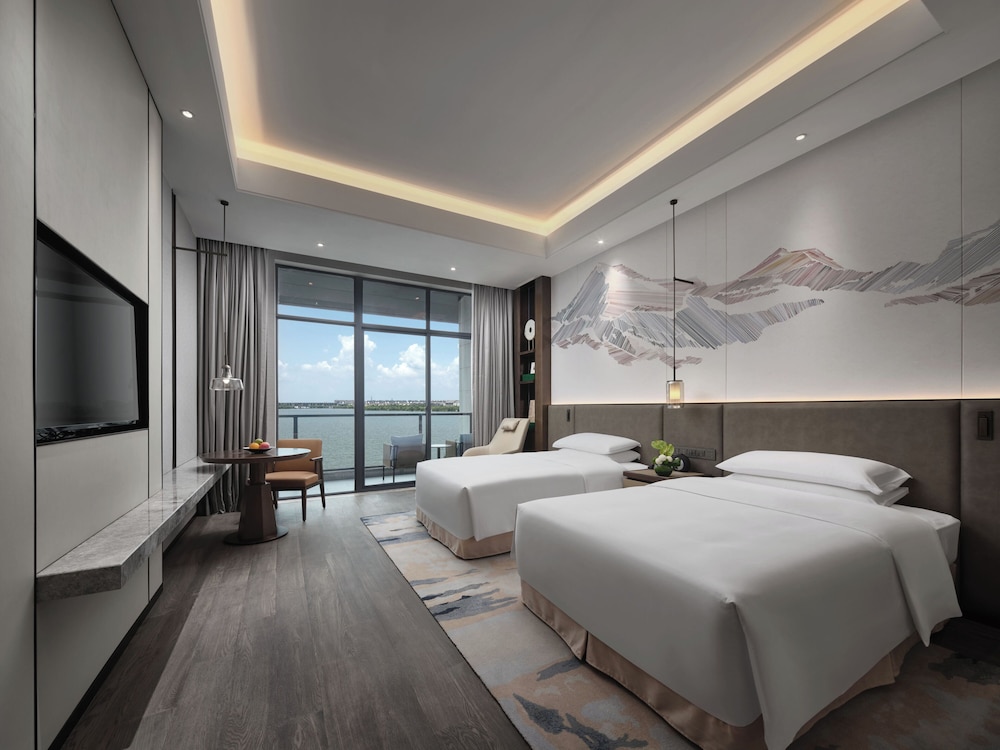 Luxury Double Room, Balcony, Lake View photo 1