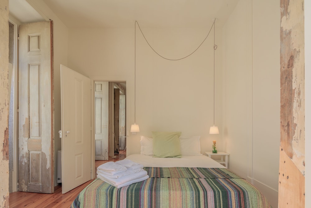 The Garden Apartment (2B) photo 2