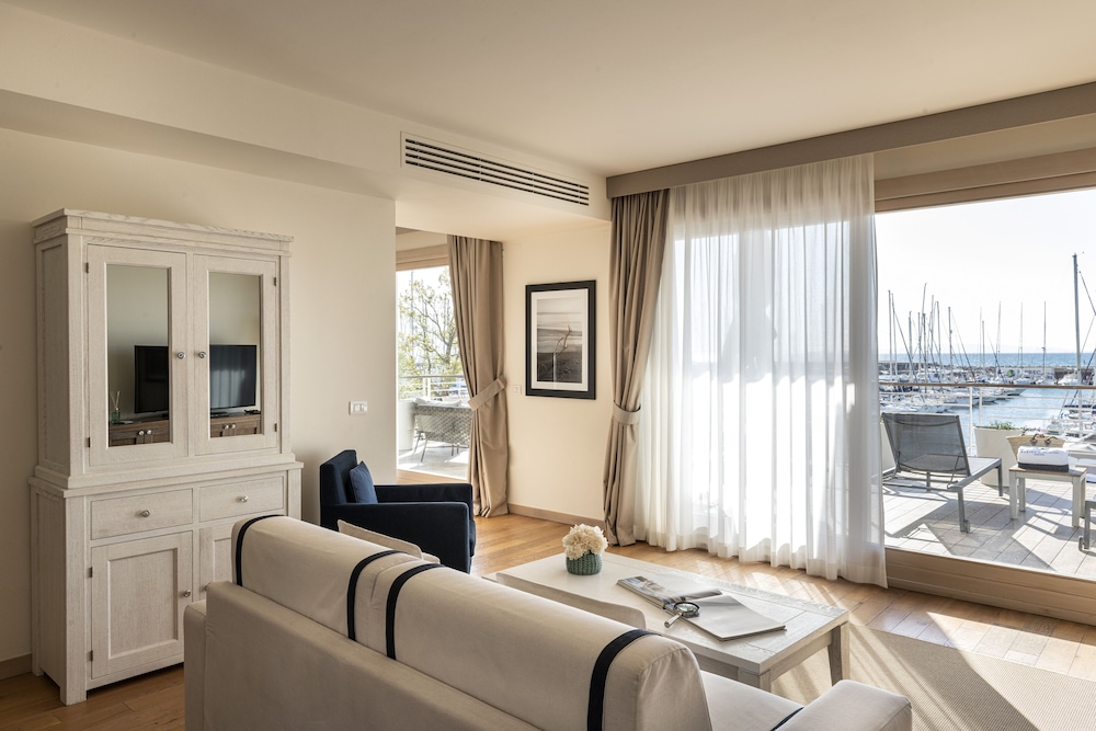 Panoramic Suite, 2 Bedrooms, 2 Bathrooms, Sea Facing photo 1