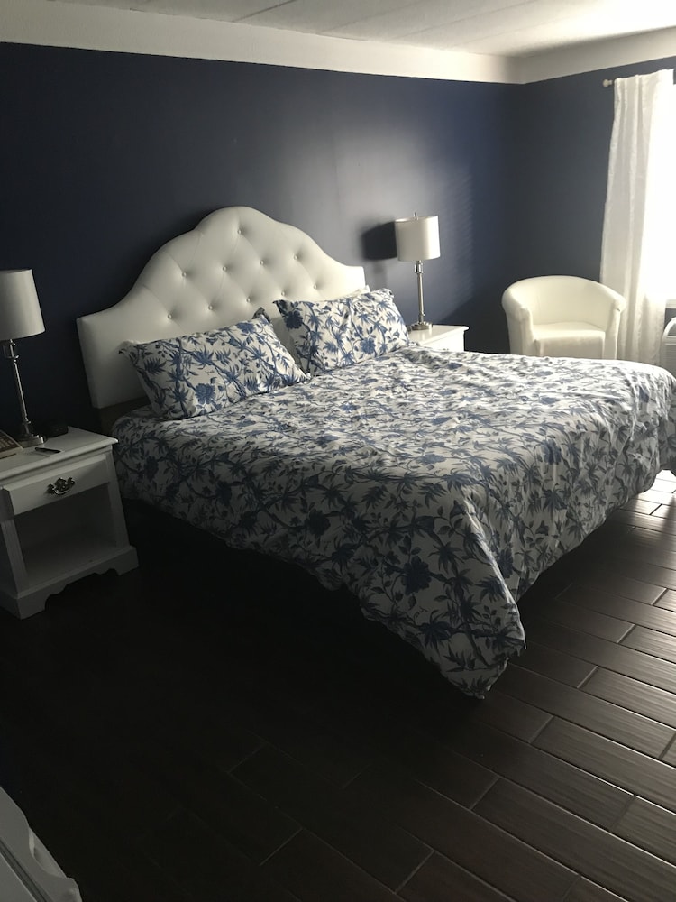 Standard Room, 1 King Bed, City View photo 1