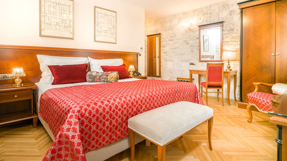 Deluxe Double Room, City View