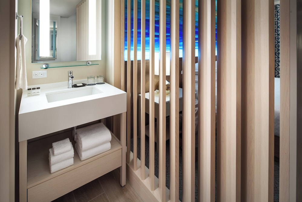 Room, 1 King Bed, Oceanfront (Infinity, Floor 20 to 27)