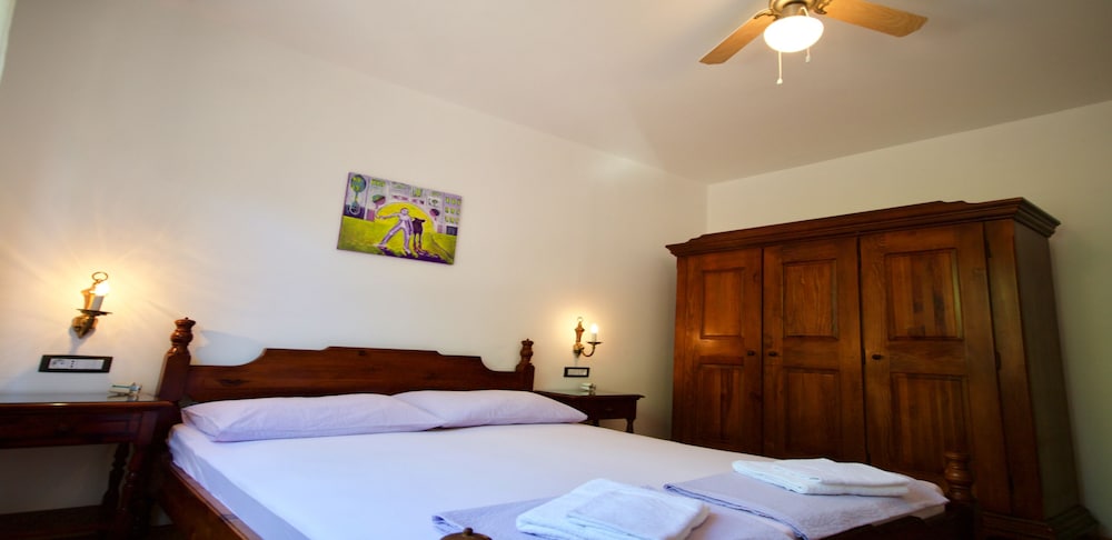 Family Apartment, 1 Bedroom, Bathtub, Partial Sea View photo 3