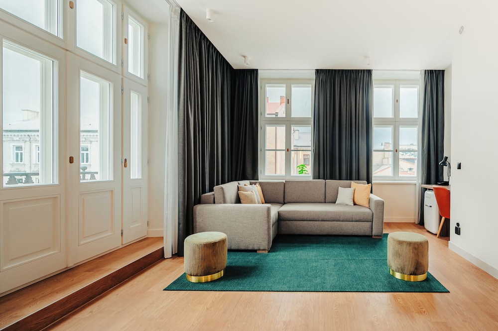 Suite, 1 Bedroom - Photo 7