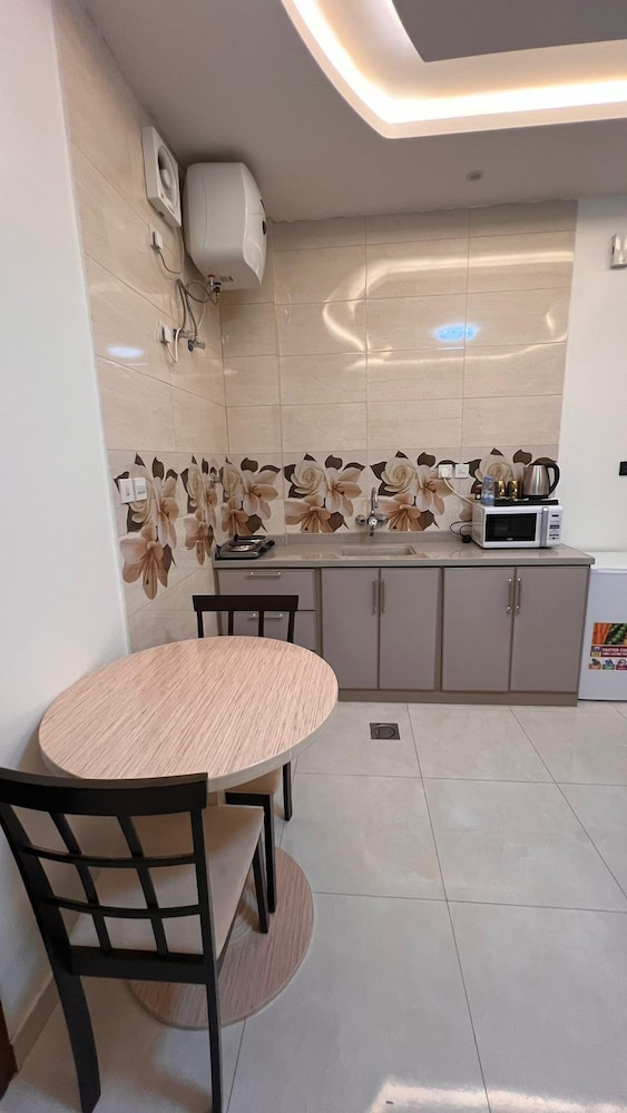 Basic Apartment, 2 Bedrooms, Kitchen photo 3