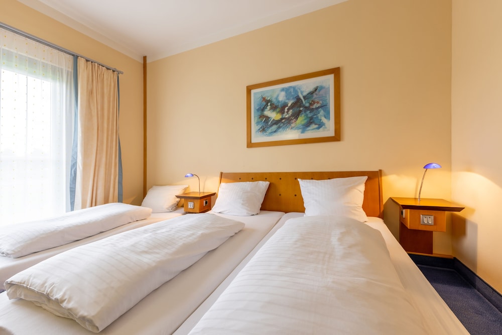 Economy Triple Room