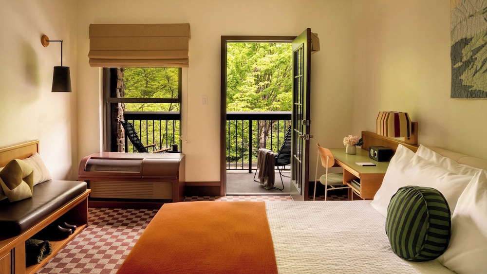 Room, 1 King Bed, Balcony