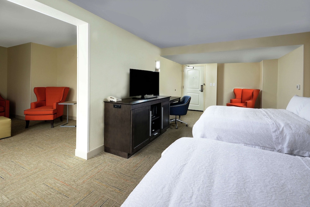 Room, 2 Queen Beds, Accessible (Roll-In Shower) - Photo 4