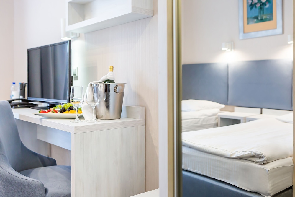 Standard Twin Room - Photo 1