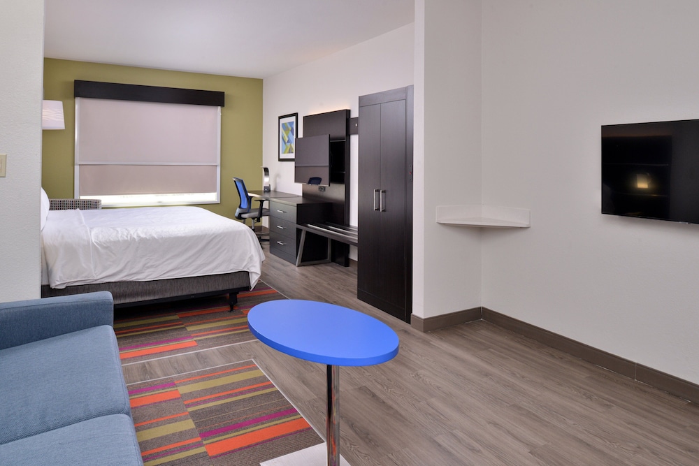 Suite, 1 King Bed, Mobility Accessible (Communications, Mobil, Accessible Tub) - Photo 5