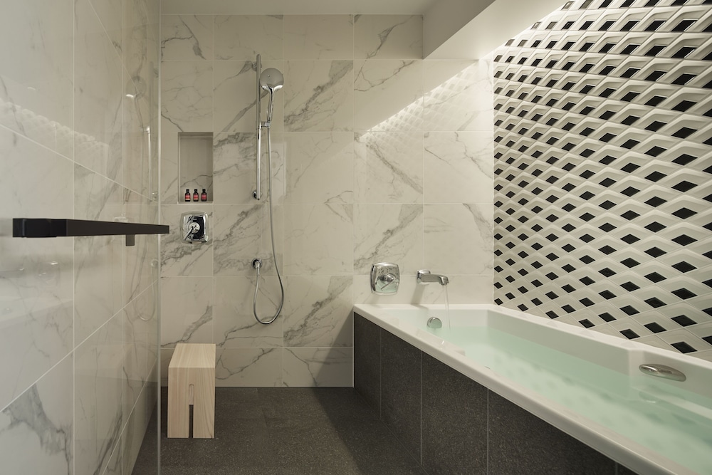 Suite (Lounge Access) - Photo 8
