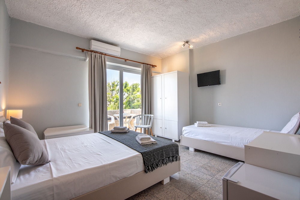 Standard Triple Room photo 3