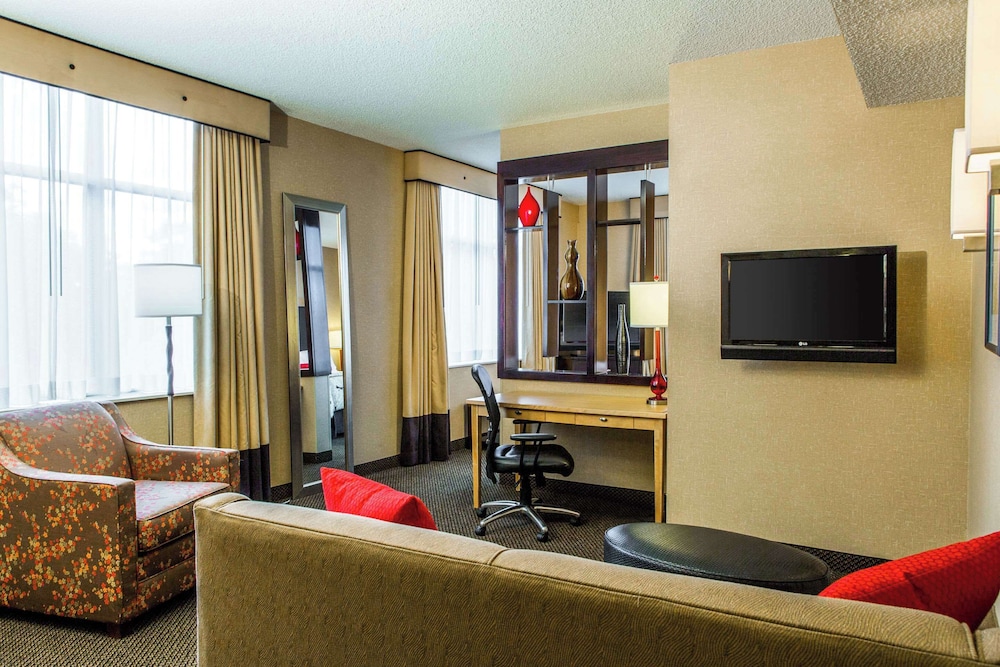 Executive Suite, 1 King Bed with Sofa bed, Non Smoking - Photo 5