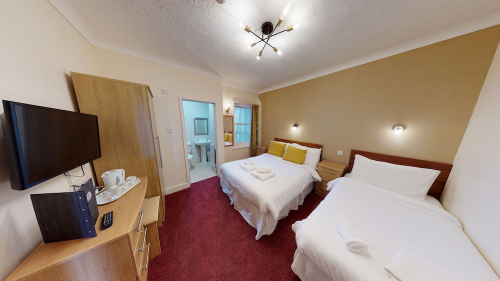 Economy Room (2 Adults + 1 Child) photo 3