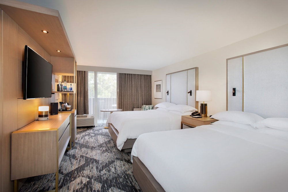 Traditional King Room - Hearing Accessible