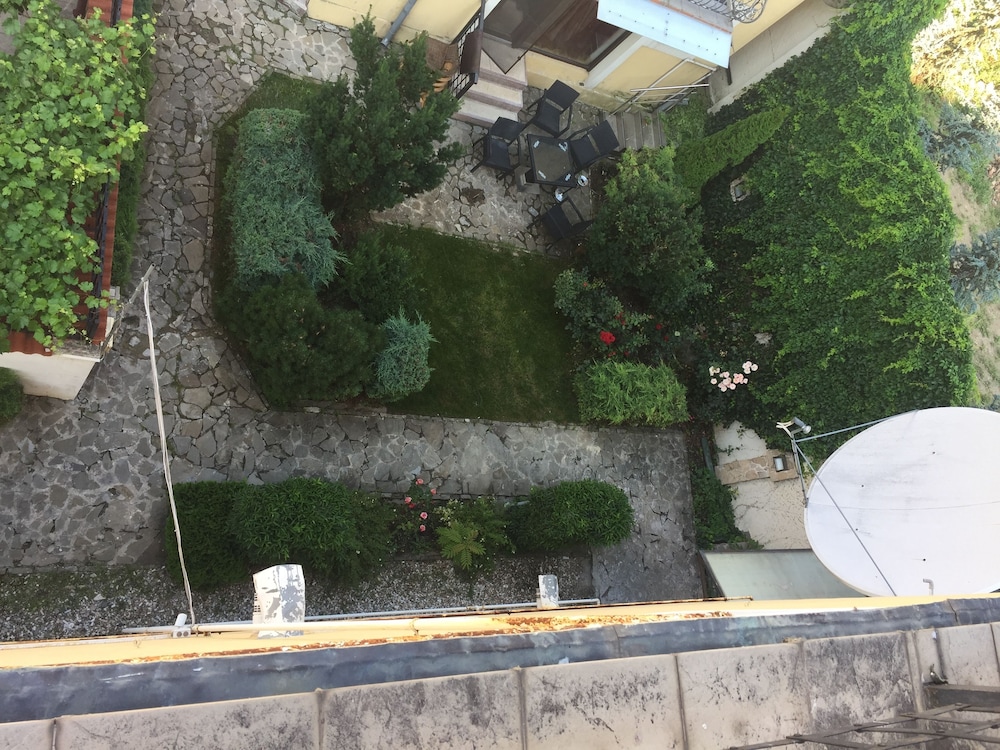 Studio, Kitchen, Garden View - Photo 9