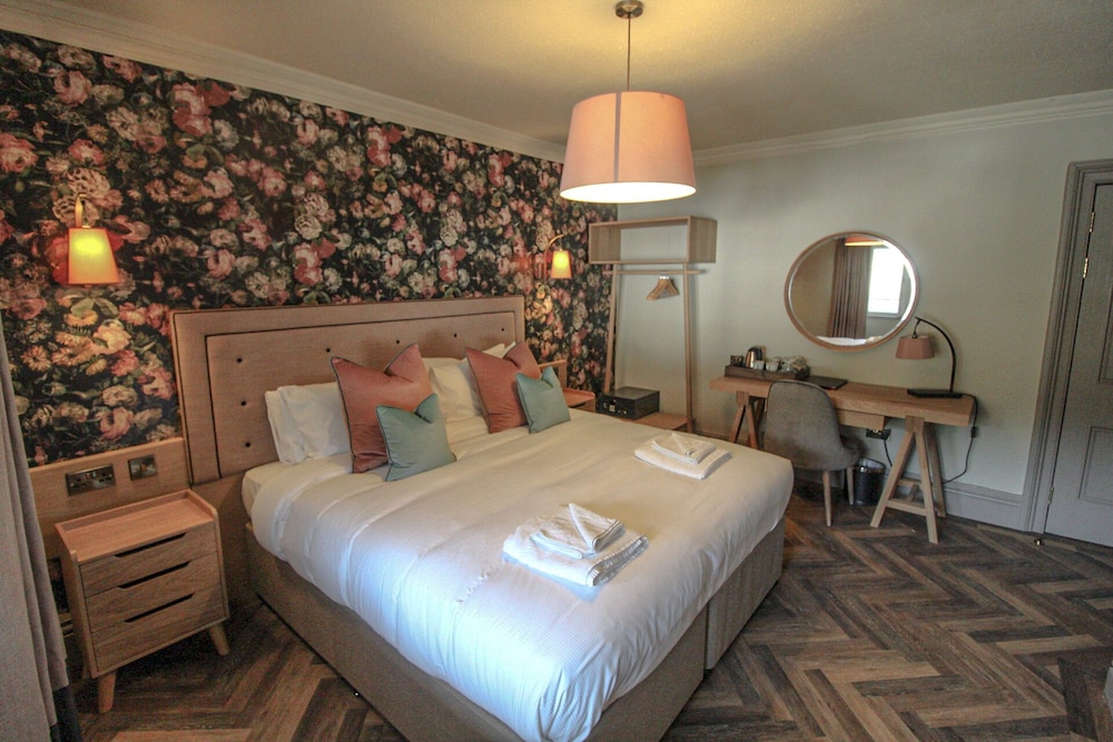 Superior Double Room, Ensuite - Photo 3