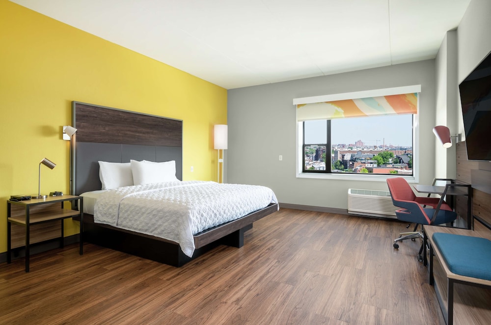 Room, 1 King Bed, Accessible, Bathtub - Photo 1