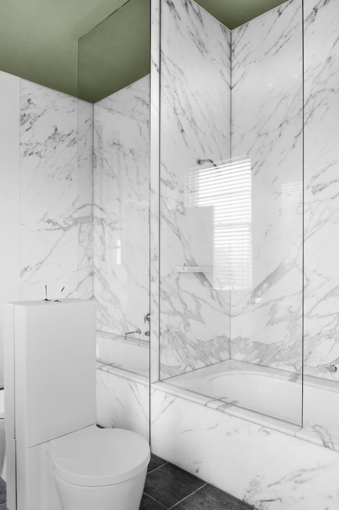 Deluxe Room, Bathtub - Photo 4