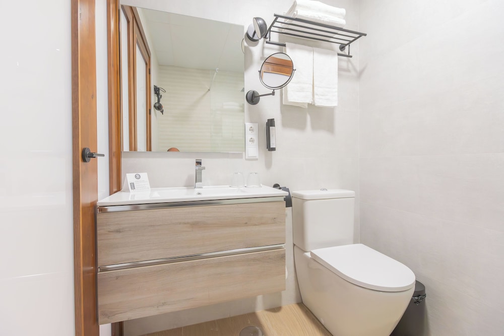 Double Room - Photo 9