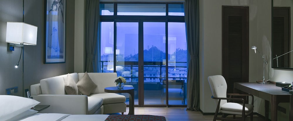 Executive Twin Room, Balcony, Lake View photo 3