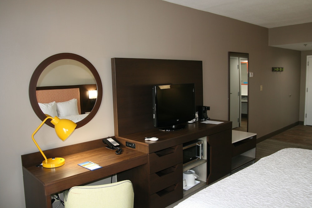 Room, Accessible, Non Smoking - Photo 4