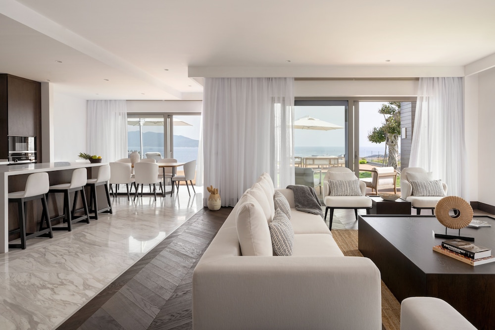 Suite, 2 Queen Beds, Sea View