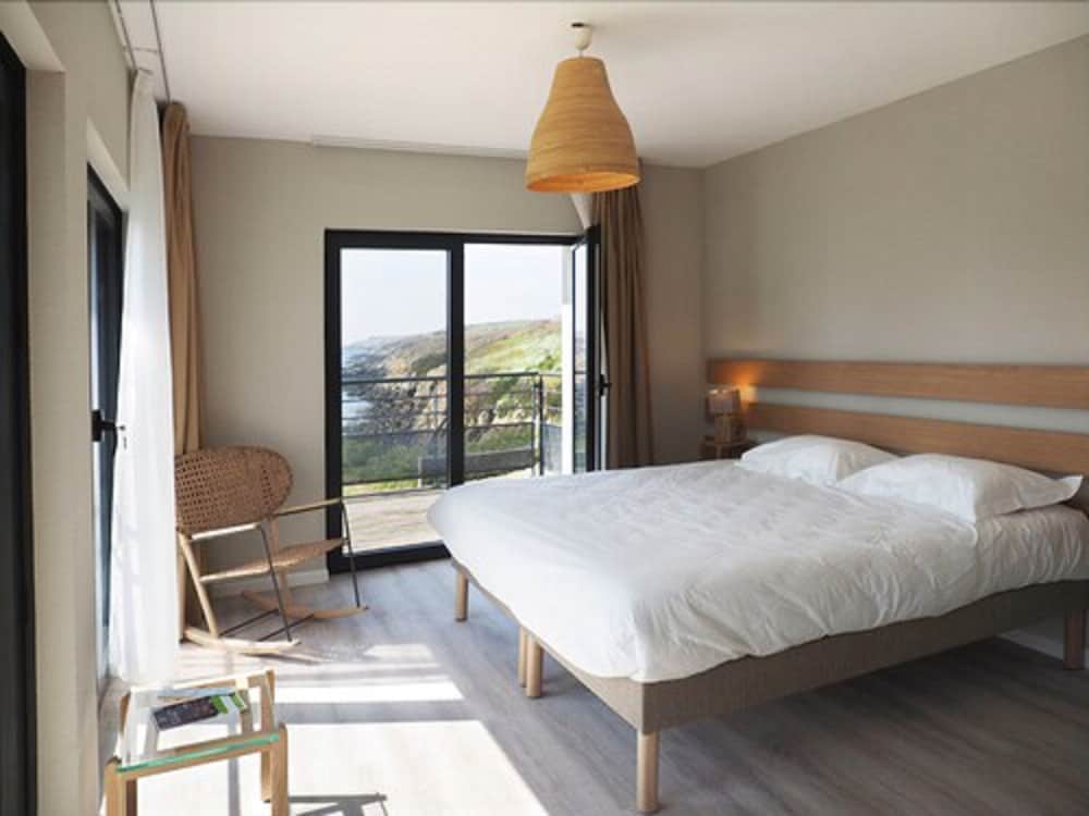 Classic Double or Twin Room, Non Smoking, Ocean View photo 1
