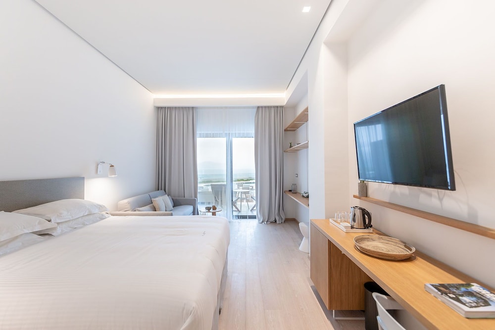 Superior Triple Room, Balcony, Sea View - Photo 3