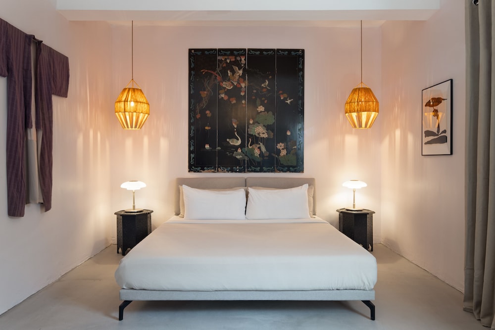 Deluxe Suite, 1 King Bed, Terrace photo 2
