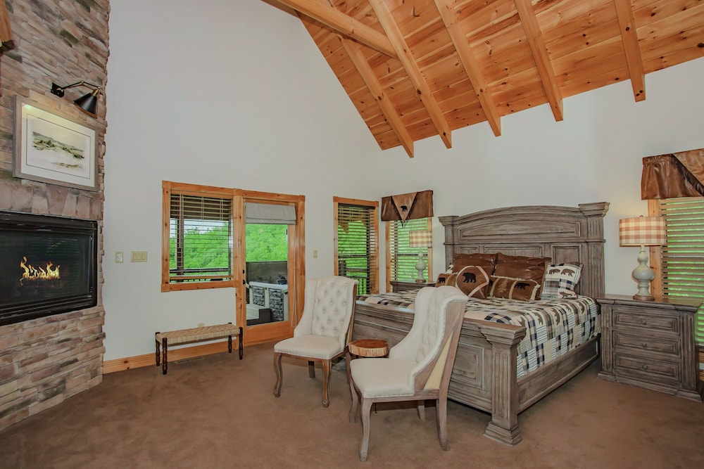 Splashing at the Bluff: Indoor Pool, Spectacular Views! Home Theater, Game Room- Smoky Mountains photo 1