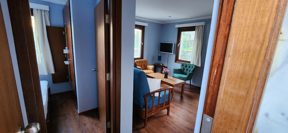 Family Apartment, 2 Bedrooms with Kitchen and Pool View photo 3