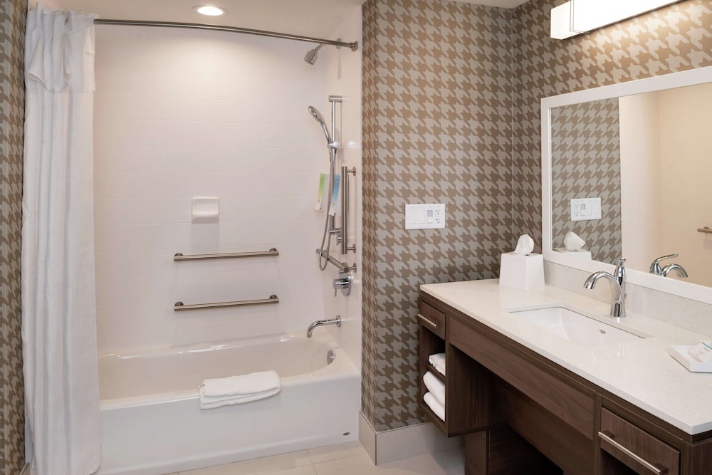 Suite, 1 King Bed, Accessible, Bathtub (Mobility & Hearing) - Photo 5