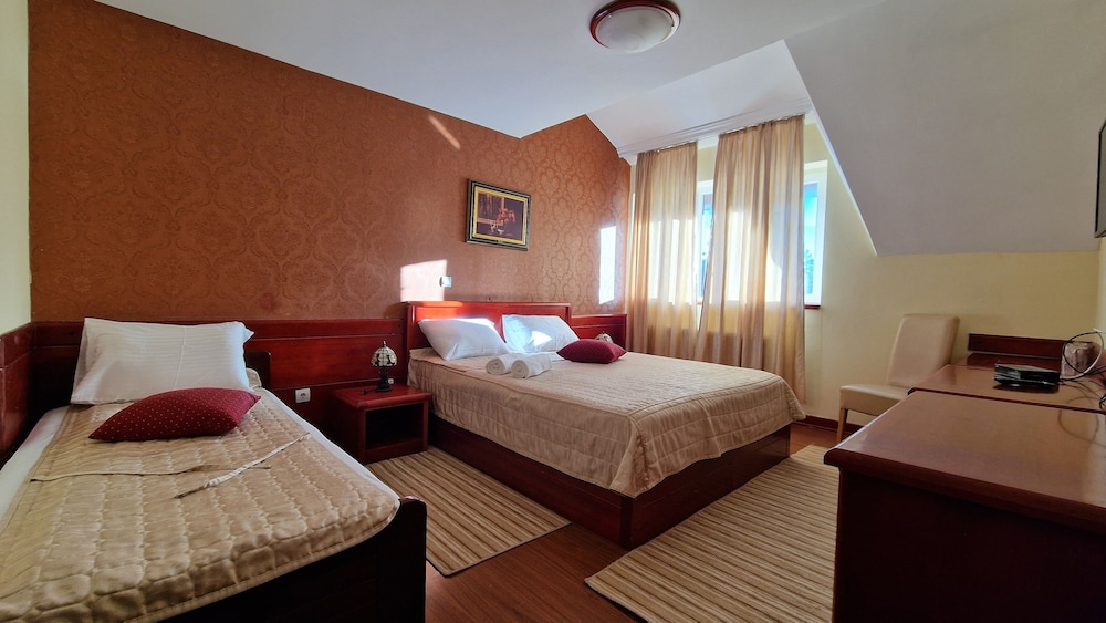 Comfort Triple Room, Mountain View