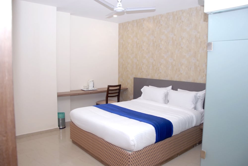 Deluxe Room - Photo 13