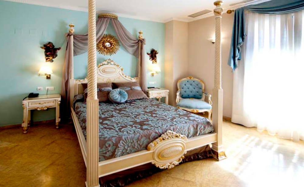 Deluxe Double Room, Balcony - Photo 1