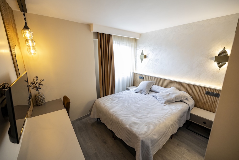 Classic Room, 1 Queen Bed photo 1