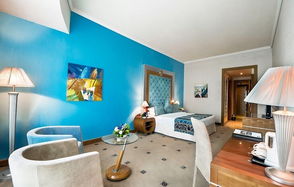 Junior Room, Smoking photo 2