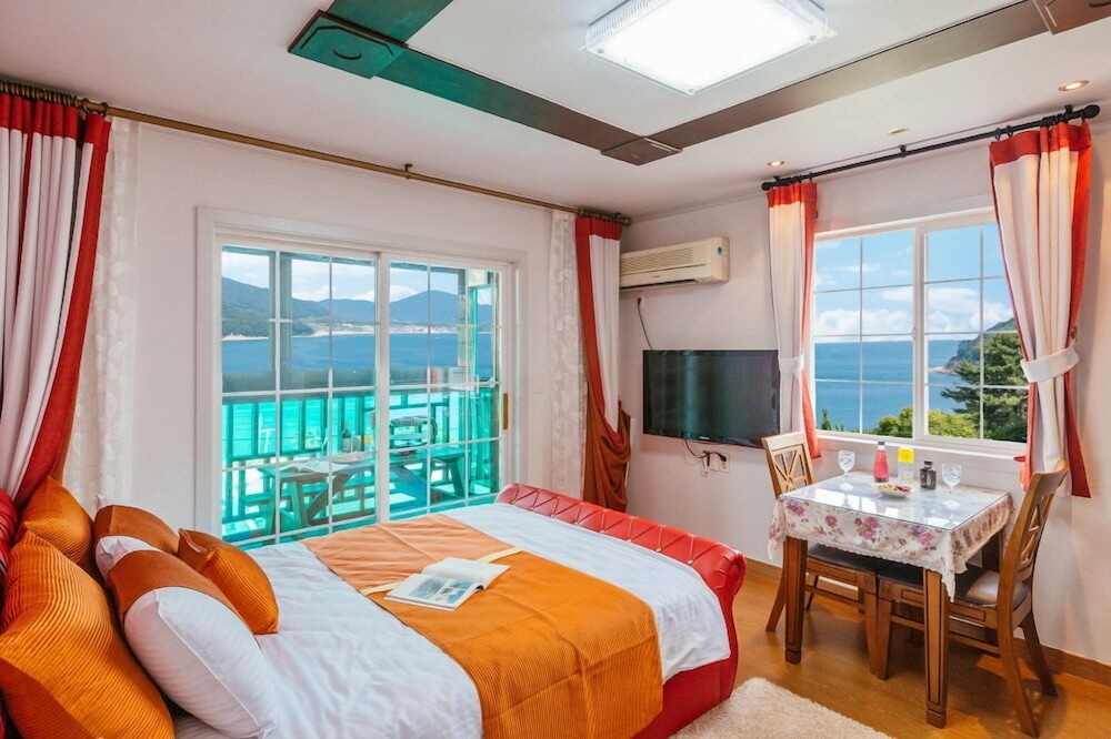 Room (Moran) - Photo 1