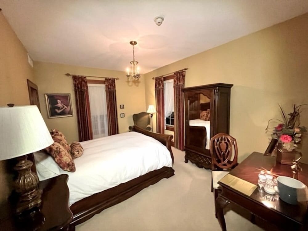 The Charming Suite 307 photo 1