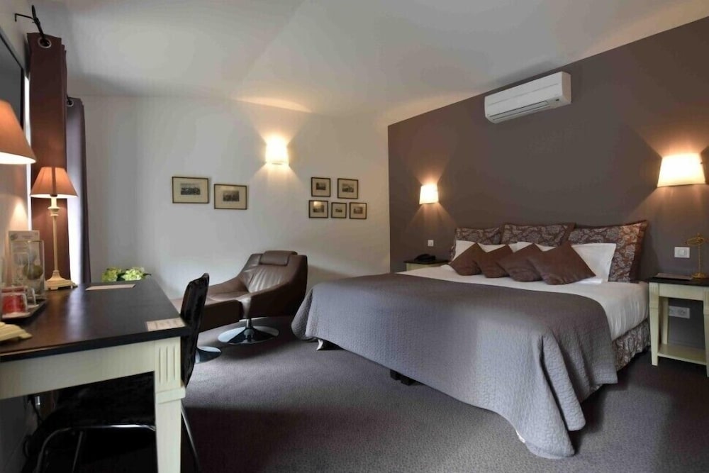 Deluxe Suite photo 2